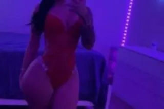 latina sexy mami 💋 - Image 1