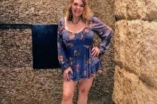 BUSTY BLONDE BOMBSHELL - Image 5
