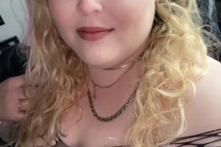 beautiful blonde BBW messages ... - Image 2