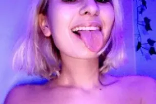 😍Very sweet and petite🌹 let's ... - Image 3