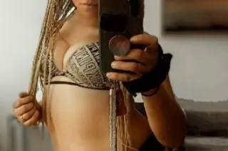 Booked Hotel room for incall-Melbourne, need $150 to check-in💋💸 - Image 1