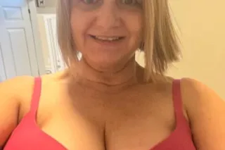 Look Hot blonde with big tities and big ass - Image 6