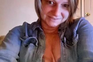 Look Hot blonde with big titie... - Image 1