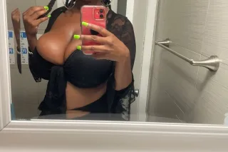 Busty Black Beauty😻 - 25 - Image 3