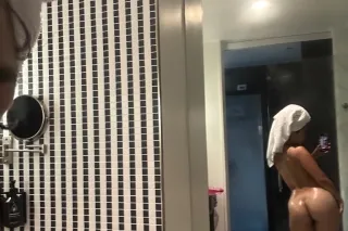 Big Booty Latina - 18 - Image 1