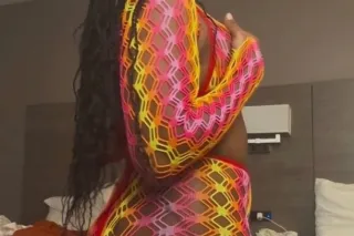 4'11 Baddie 💦🍑 AVAILABLE 4 Out... - Image 1