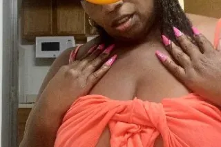 I'm 4'11" And Very Thick. INcalls (ONLY) At A Hotel🏩. - Image 1