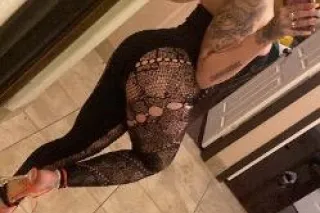 Super Sexy😍 Wet and Horny 🤤 HE... - Image 1