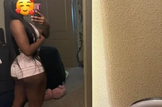 petite yummy 😋 treat🍫 lets not... - Image 4