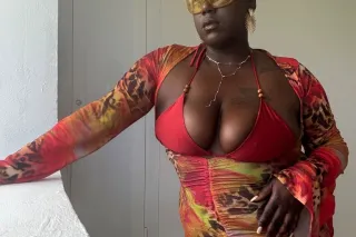 Professional, alluring, and su... - Image 2