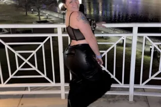 its snowing ❄classy and nasty 🥂 - Image 5