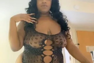 LATE NIGHT SWEET & TIGHT LOOKI... - Image 3