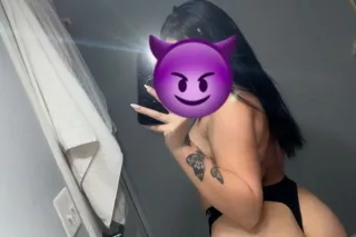 Latina available 24/7 por poco... - Image 1