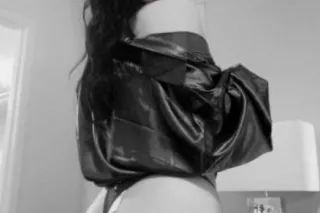 Nikole - 26 - Image 1