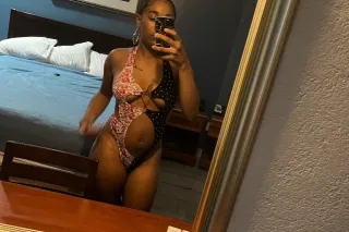 Im back come hang out with me ... - Image 3