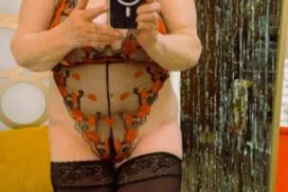 That fat ass looks like true art. natural Big Booty . Ready to make my pussy drip - Image 5
