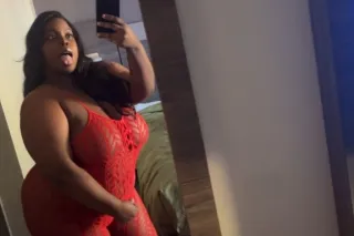 Curvy Freak Hoe 💦🍫 pound me til i squirt 💦 - Image 4