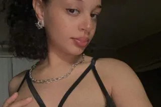 ATRACTIVA SEXY ELEGANTE LATINA... - Image 1