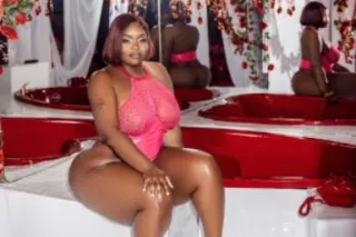 🍭🍬🎂 Birthday girl🥂....looking ... - Image 2