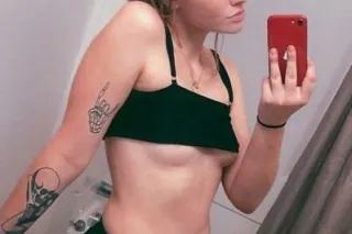 Very sweet and petite🌹 let's fuck - Image 1