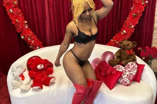ELMHURST/O'HARE🦋 Hey baby Come feel Something sweet and petite 🩶🍭 - Image 3