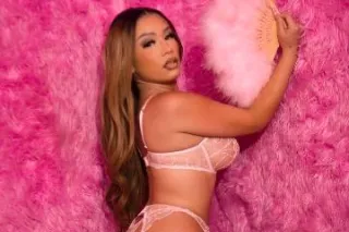 sexy bombshell latina availabl... - Image 4