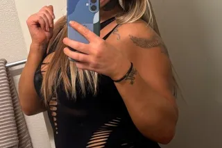 Curves, blonde hair, and troub... - Image 1