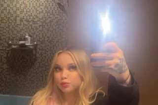 ur fave white❄girl💕busty blond... - Image 1