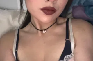 Beautiful Latina skinny-thick 🎀🍓 - Image 3
