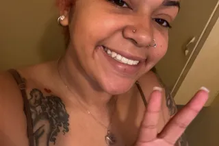 They call her Sexy Red - Image 5