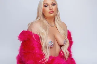 BUSTY BLONDE BARBIE BACK IN TO... - Image 1