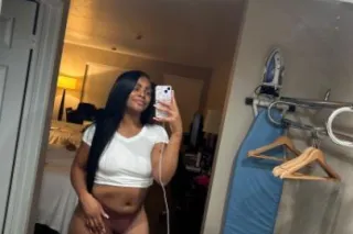 Hottie w/ a BODY 🦋💕🦋💕 - 27 - Image 1