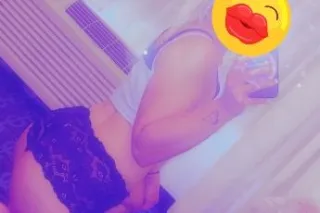 💕 Blonde Beauty With A Phat Booty 🍑💦 - Image 5