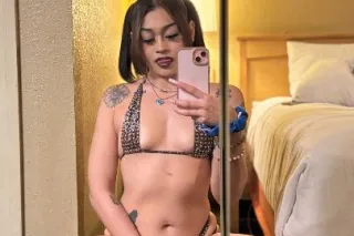 cuban-mexican wet tight pussy ready to have fun 💋 - Image 1