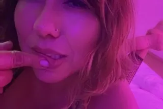 Sexy Latina Milf offering fun time - Image 6
