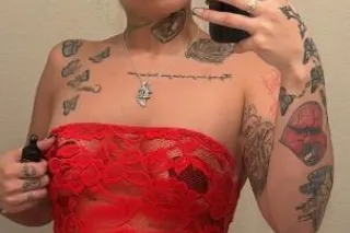 Hot slim thick 🥰 - Image 2
