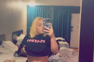 Latina sexy😋 - Image 2