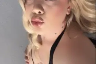 Thickkk BUSTY BLONDE BOMBSHELL... - Image 2