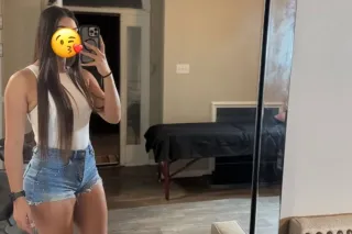 Gene 🥰 Tu Latina Calientita 🔥C... - Image 1
