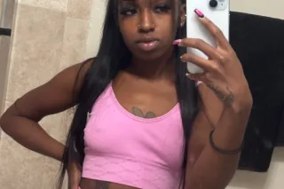Looking to have fun . 😘 - 22 - Image 2