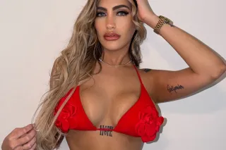 Sexy latina - 25 - Image 4