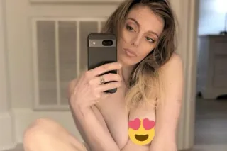 👅its officially thirsty thursday💦im like a fine wine- it could be you who pairs perfectly with me 😉 we can start sipping now and be drained in no time💯im just the girl to quench your thirst 👅 guaranteed best flavor 🥂 cheers 🥂 - Image 6