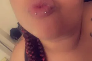 Daddy I am available💦Sexy Quee... - Image 2