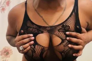 Royal treatment ♥100% real pic... - Image 2