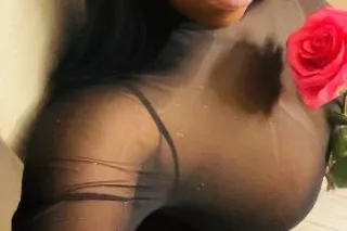 Royal treatment ♥100% real pic... - Image 1