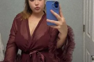 incall I offer Greek 😘 - 24 - Image 1
