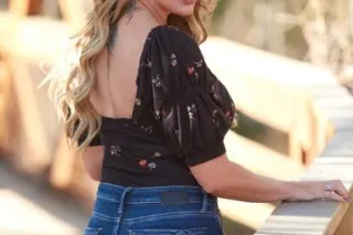 Elite-Class Blonde Bombshell - Image 11
