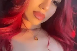 petite treat 🍒😝 - 26 - Image 1