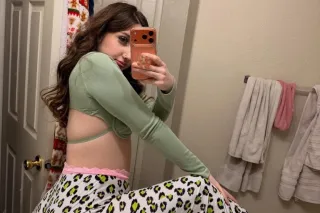 💦Wet and tight pu$sy💦💯😜 Cum eat me out🥰😝 - Image 7