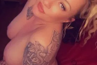 Hot tatted up blonde - Image 10